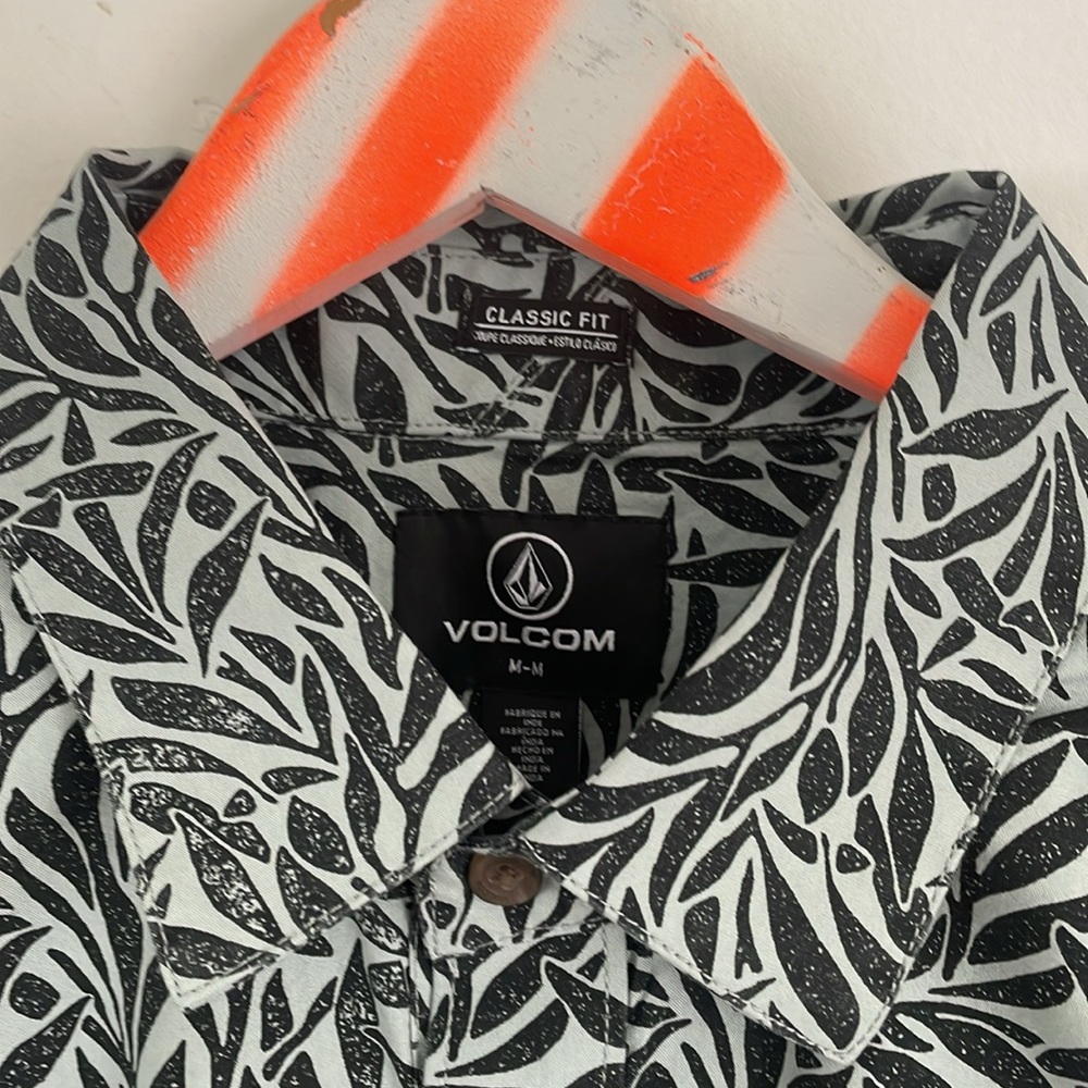 Volcom Button Up Shirt Size Medium Classic Fit. - image 2